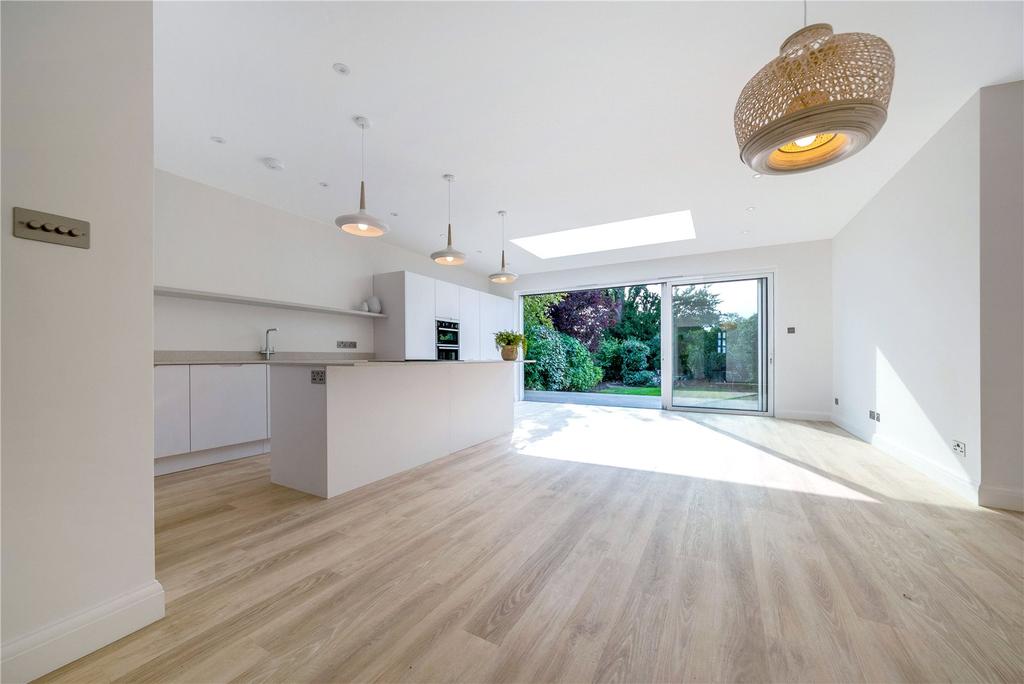 Avenue, Bromley, Kent, BR1 5 bed semidetached house £1,250,000