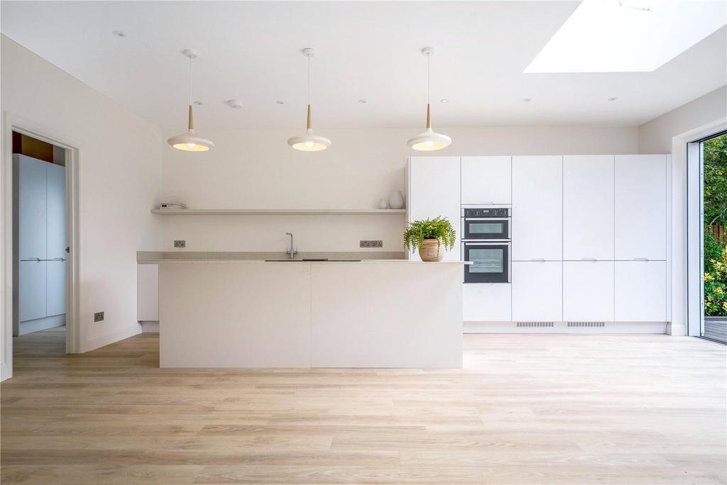 Avenue, Bromley, Kent, BR1 5 bed semidetached house £1,250,000