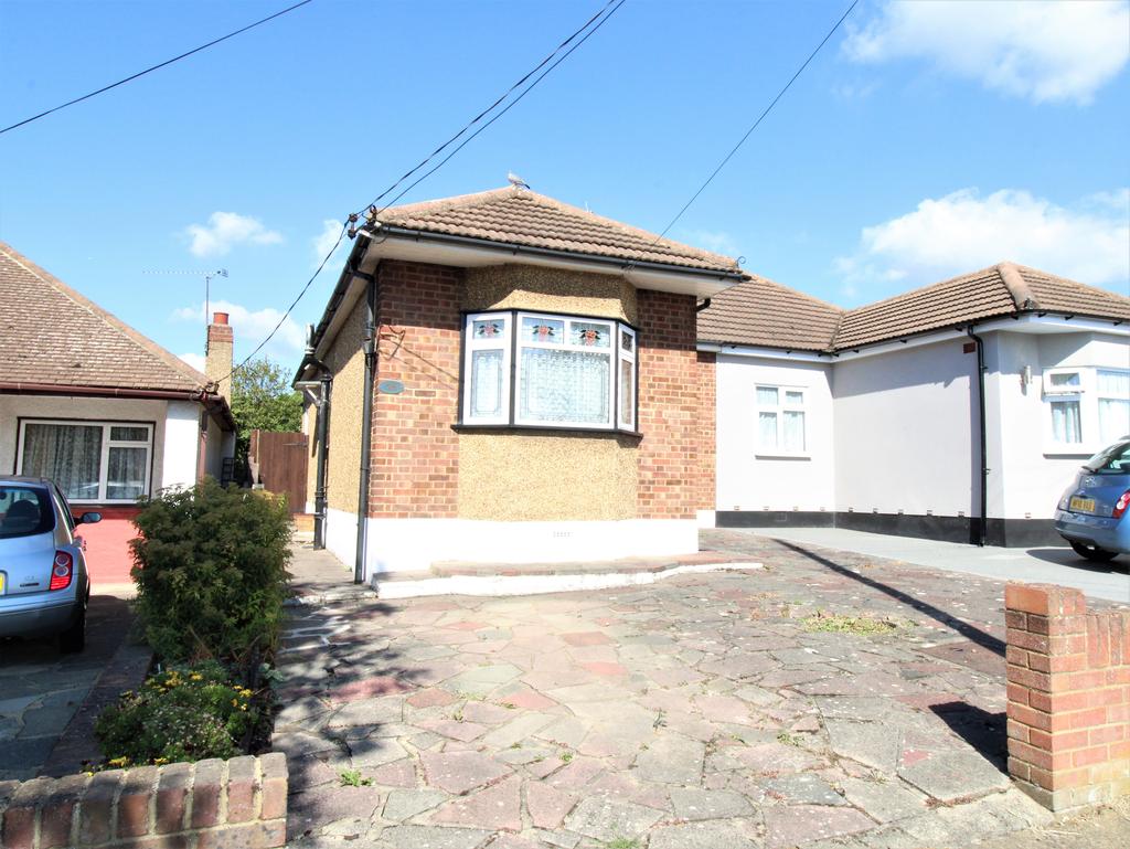 Cranham Gardens, Upminster RM14 2 bed semidetached bungalow for sale