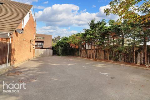 43 Calvert Drive, Basildon, SS13 1TB