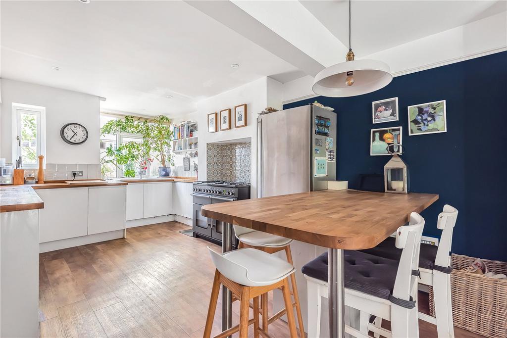 Manor Road, Twyford, Winchester, SO21 4 bed semidetached house £