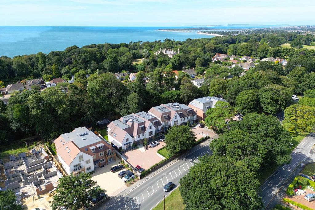 Castle Rise, Lymington Road, Highcliffe, Dorset. BH23 4JS 2 bed ground ...