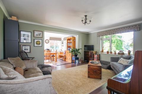 2 bedroom detached bungalow for sale - Butler Close, Saffron Walden