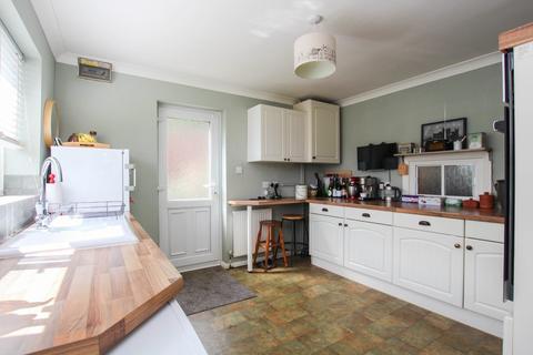 2 bedroom detached bungalow for sale - Butler Close, Saffron Walden