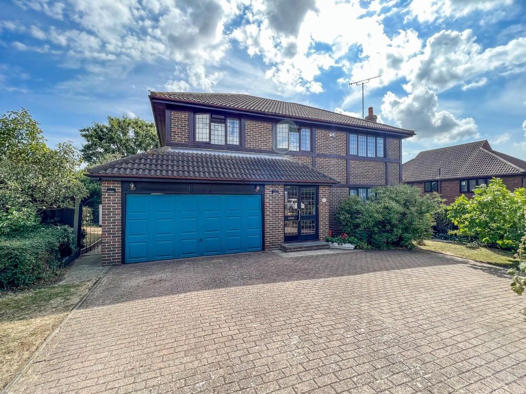 Bosworth Close, Hawkwell 4 bed detached house for sale £585,000