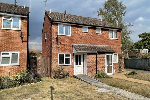 2 bedroom semi-detached house for sale - Carpenter Close, Hythe