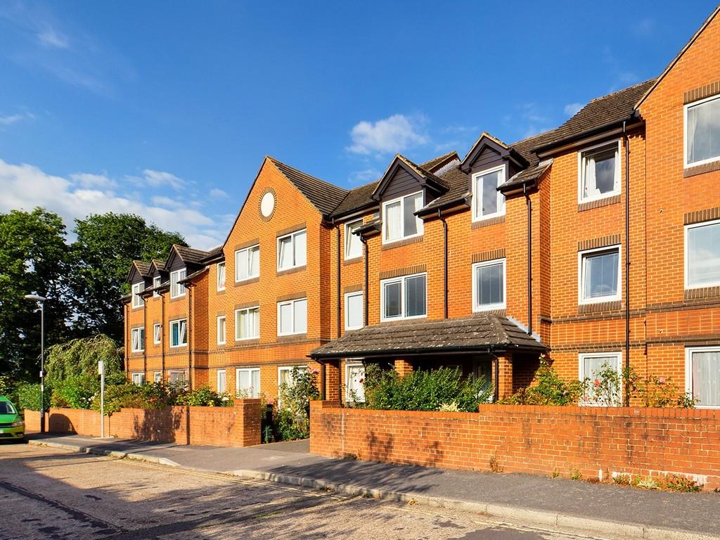 Oak Road, southgate, Crawley 1 bed apartment £950 pcm (£219 pw)