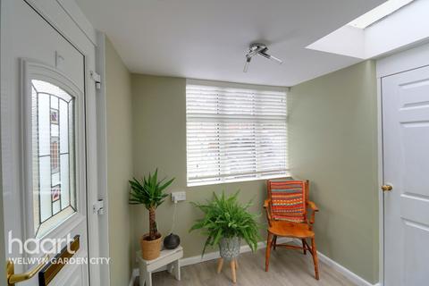 22 Hollyfield, Hatfield, AL10 8LW