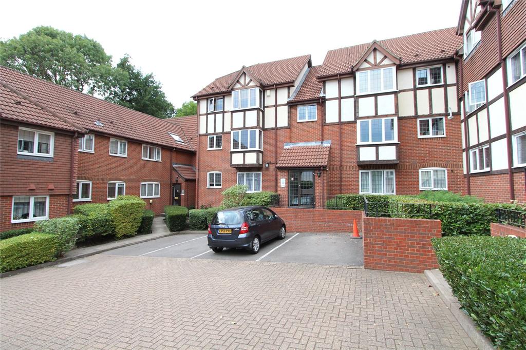 Balmoral Court, Priory Field Drive... 2 bed apartment £1,750 pcm (£