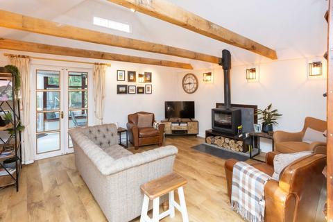 2 bedroom barn conversion to rent, Furnished Six Month Let In Sissinghurst