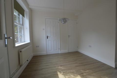 3 bedroom semi-detached house to rent, Grove Park, Bury St Edmunds