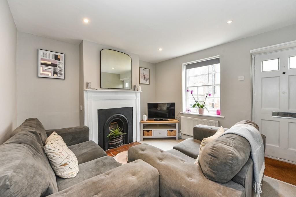 Washington Street, Chichester 2 bed terraced house £1,350 pcm (£312 pw)