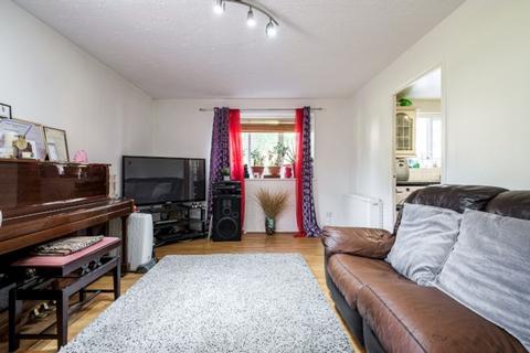 2 bedroom ground floor flat for sale - Britten Court, Stratford, London E15 2RS