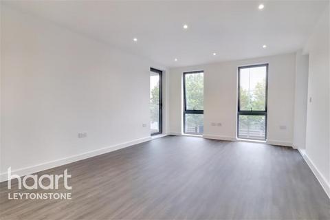 3 bedroom flat to rent, High Stone Apartments, E11