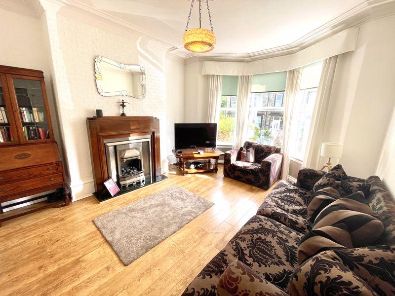 Heath Park Avenue, Halifax 4 bed terraced house £275,000