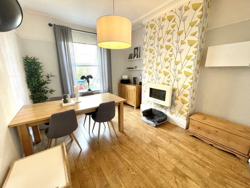 Heath Park Avenue, Halifax 4 bed terraced house £275,000
