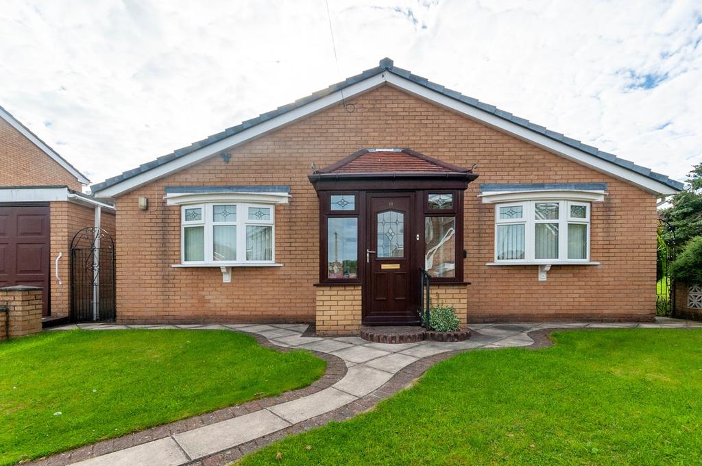 Crosby Grove, St Helens, WA10 3 bed detached bungalow £285,000