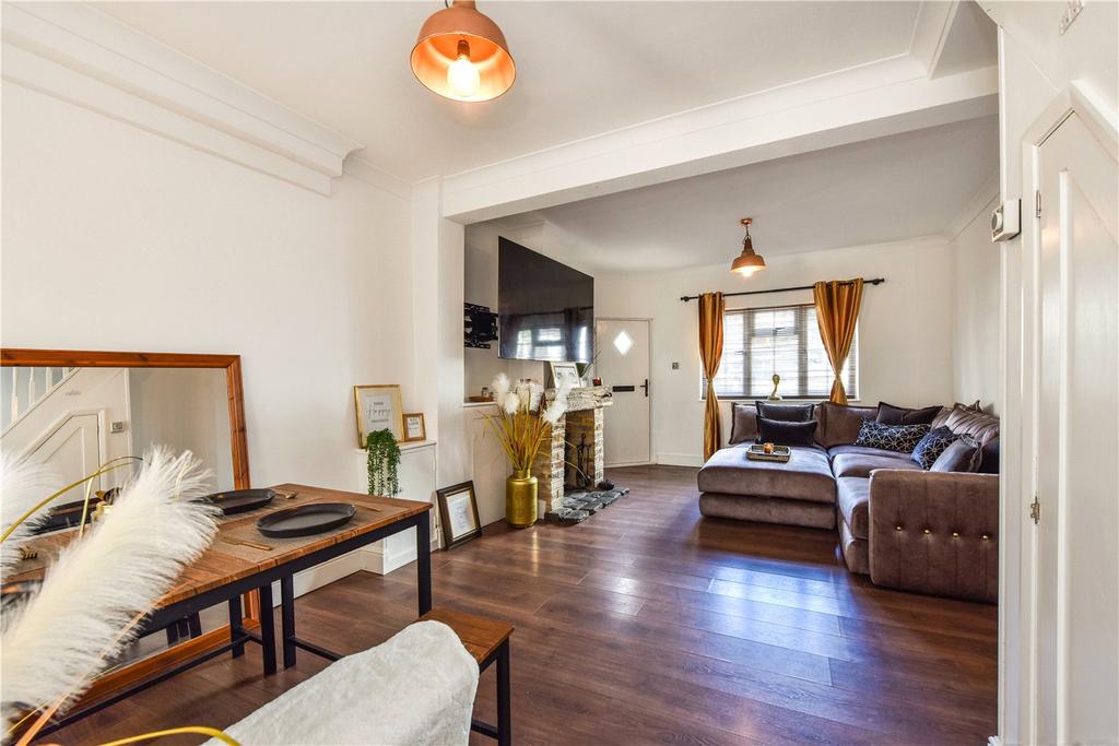 Ambrose Place, Worthing, West Sussex, BN11 2 bed end of terrace house