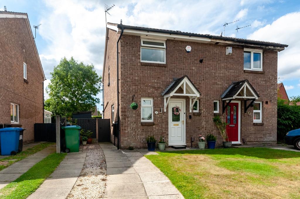 Kinross Close, Fearnhead, Warrington... 2 bed semidetached house £