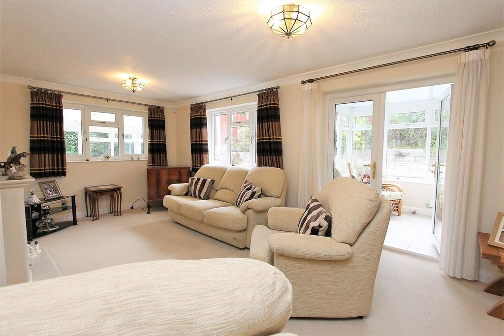 Hyperion Road, Stourton, Stourbridge, DY7 2 bed detached bungalow £