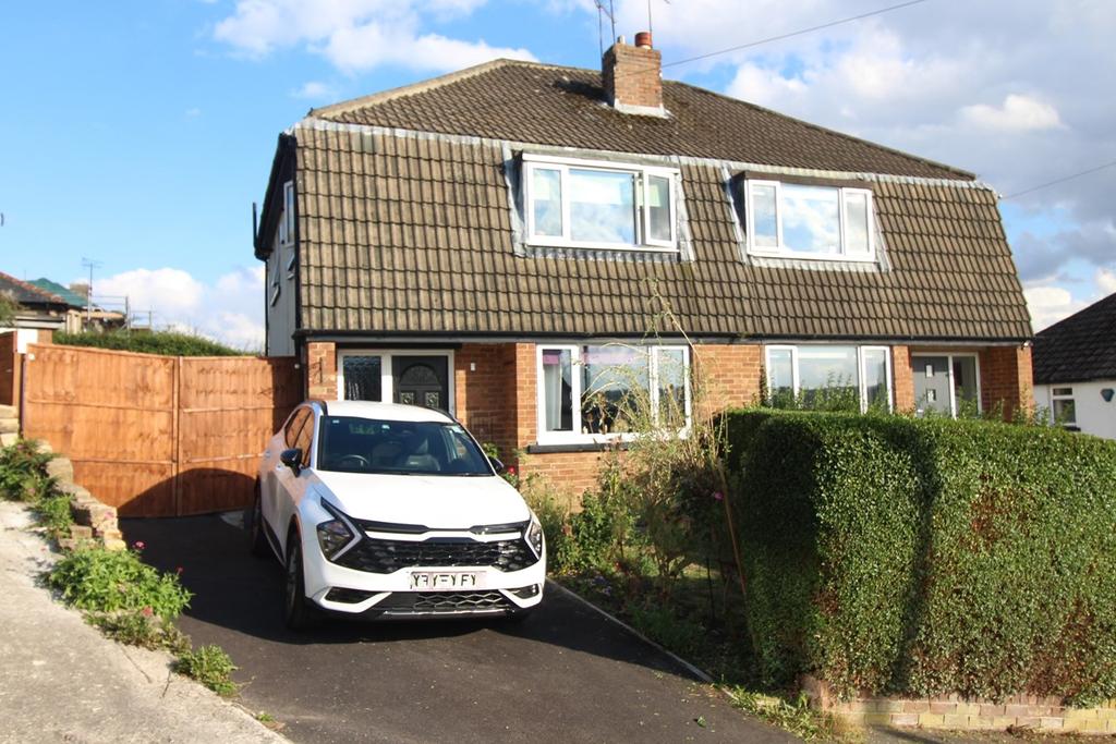 Carr Grove, Riddlesden, Keighley, BD20 3 bed semidetached house £199,995