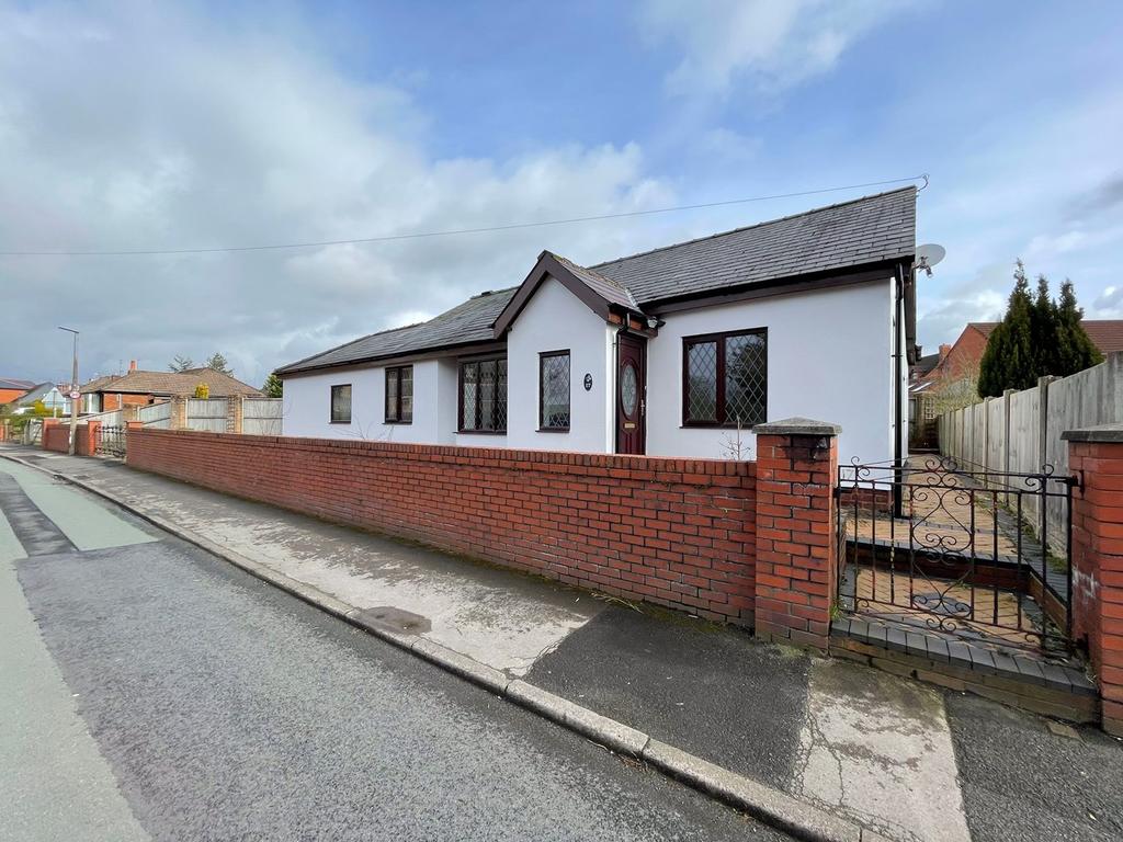 School Lane, Longton, Preston, PR4 2 bed detached bungalow £895 pcm