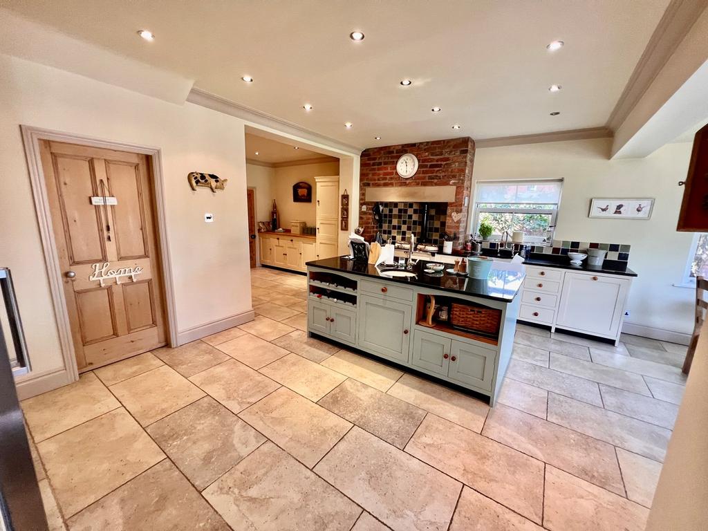 Chapel Lane, New Longton, Preston, PR4 4 bed detached house £675,000