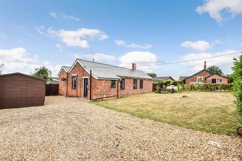 10 Elm Road, Overton, Basingstoke, RG25 3JJ