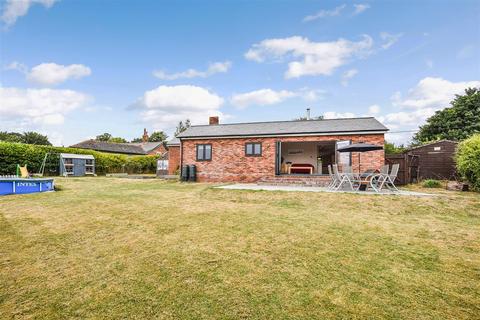 10 Elm Road, Overton, Basingstoke, RG25 3JJ