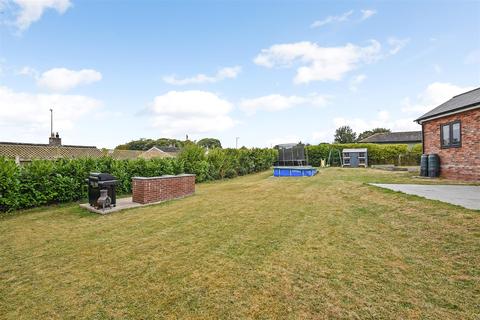 10 Elm Road, Overton, Basingstoke, RG25 3JJ
