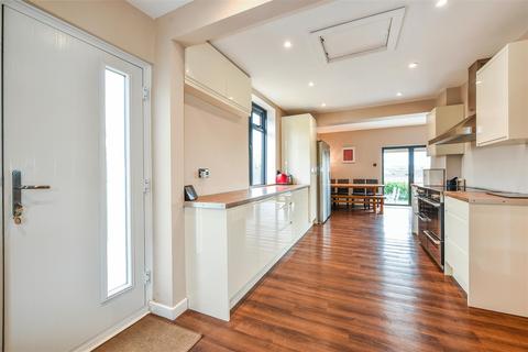 10 Elm Road, Overton, Basingstoke, RG25 3JJ