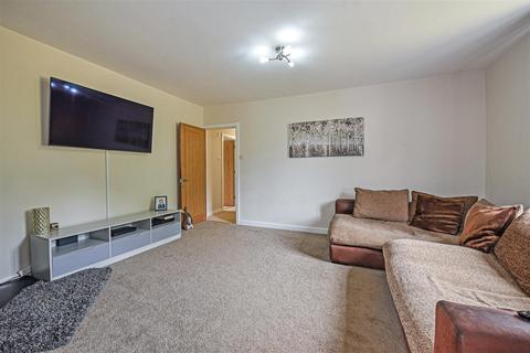 10 Elm Road, Overton, Basingstoke, RG25 3JJ
