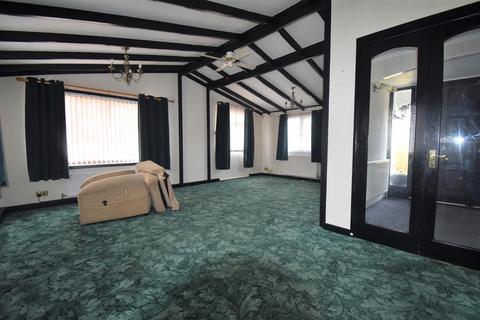 2 bedroom park home for sale, Lodge Road, Cranfield, Bedford