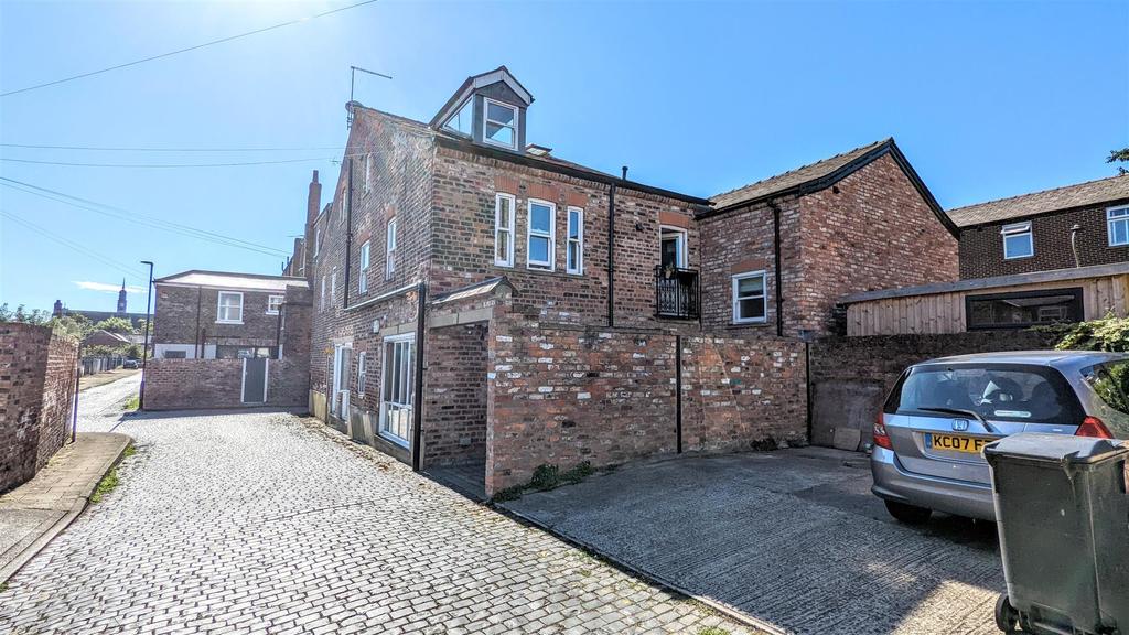 East Mount Road, York, YO24 1BD 1 bed apartment £200,000