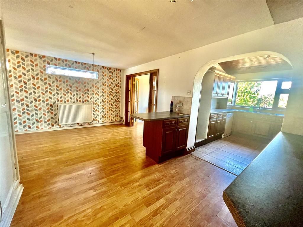 Kylemore Drive, Pensby, Wirral 4 bed detached house £300,000