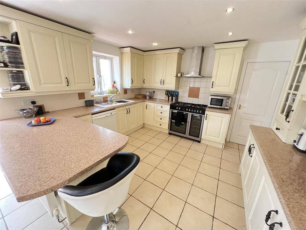 Andrews Walk, Heswall, Wirral 4 bed detached bungalow £460,000