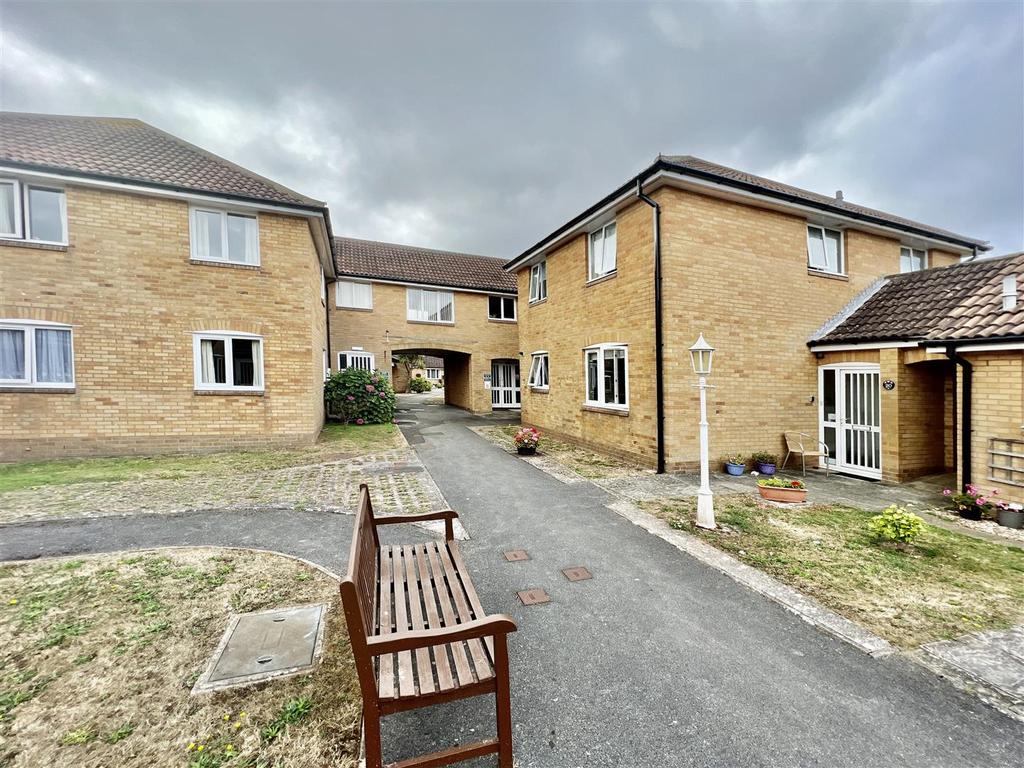 Poundsgate Close, Brixham 2 bed flat £85,000