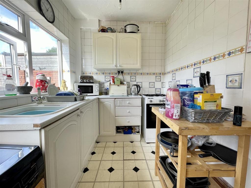Park Avenue, Rowley Regis 3 bed semidetached house £195,000