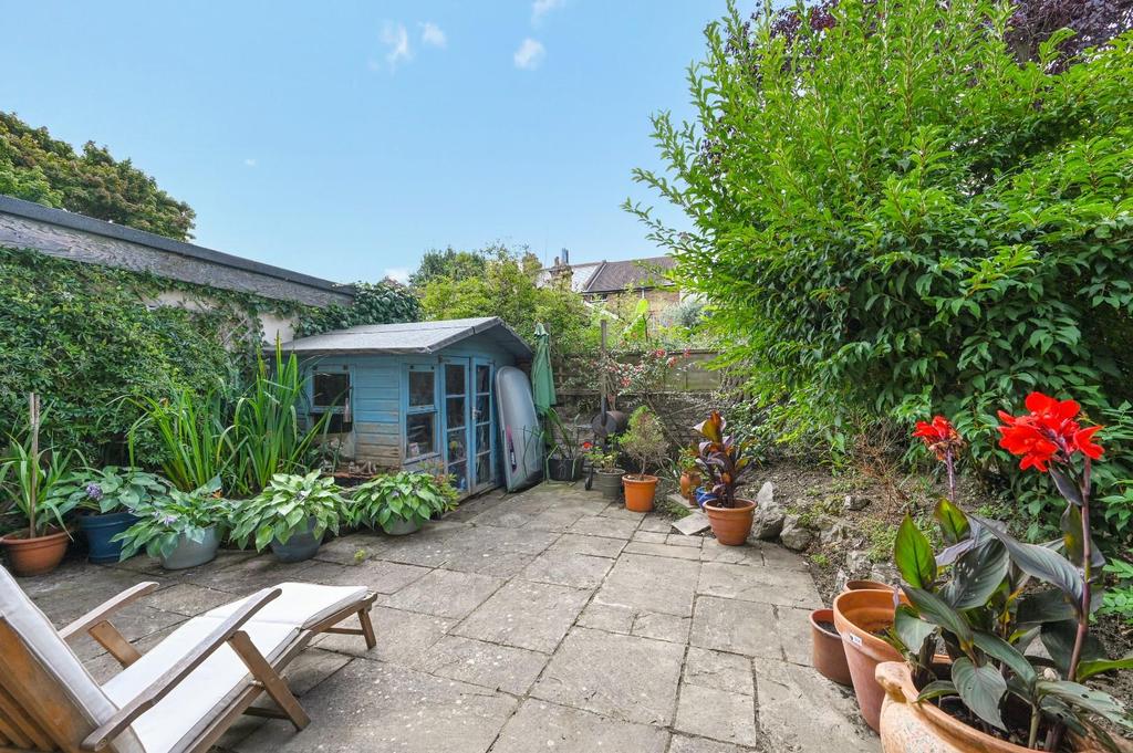 32 Woodland Gardens N10 Fasci Garden