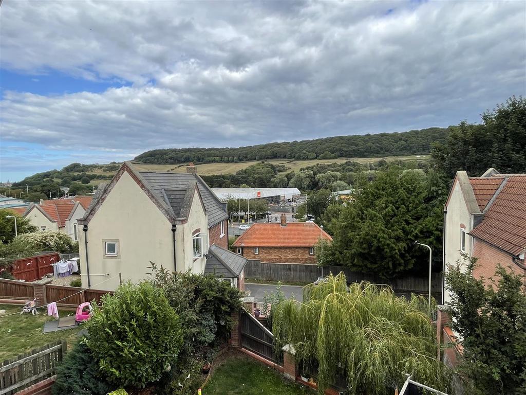 Phoenix Drive, Scarborough 3 bed semidetached house for sale £200,000