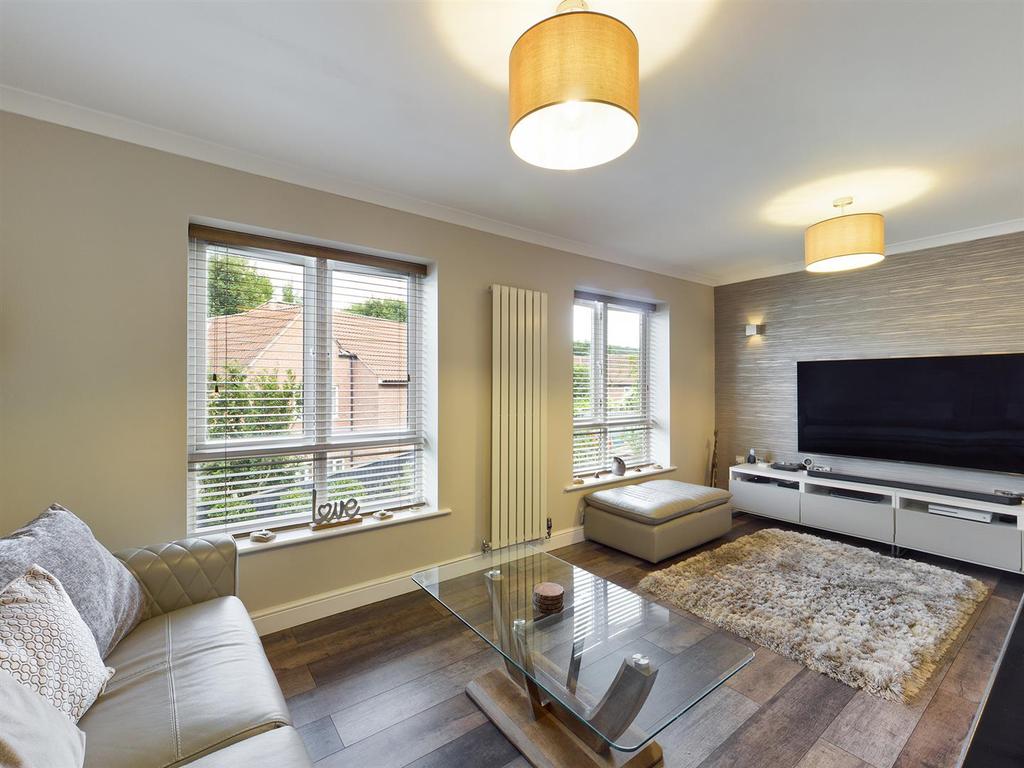 Phoenix Drive, Scarborough 3 bed semidetached house for sale £200,000