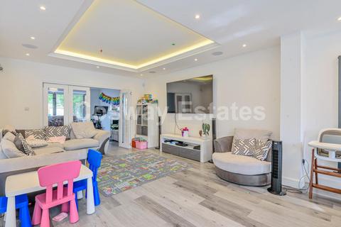 73 Millway, London, NW7 3QT