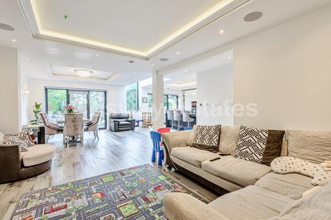 73 Millway, London, NW7 3QT