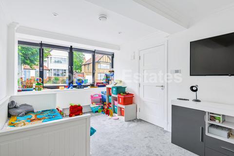 73 Millway, London, NW7 3QT