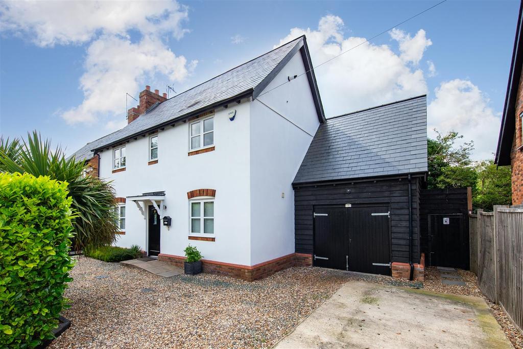Totternhoe Road, Eaton Bray... 4 bed detached house £600,000