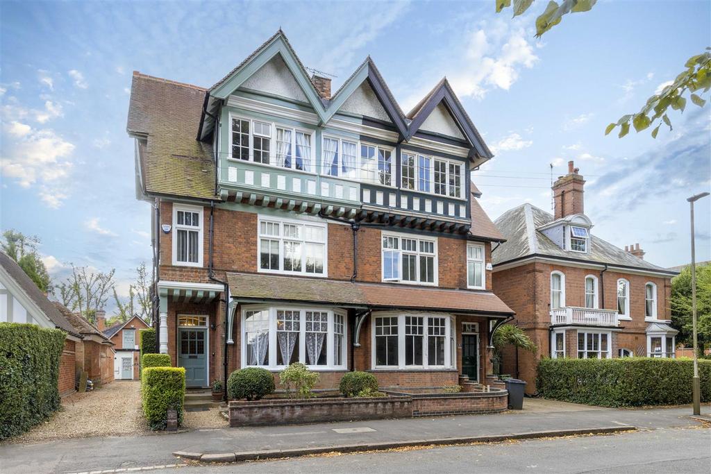 Knighton Drive, Stoneygate, Leicester 5 bed semidetached house for