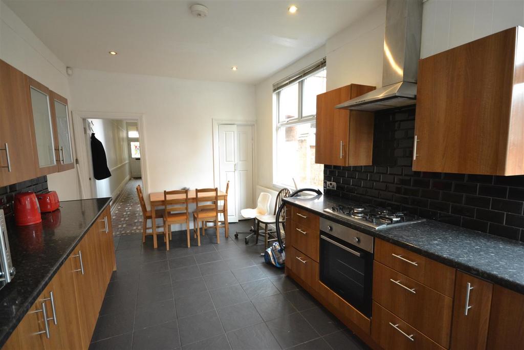 Upperton Road, Leicester 6 bed terraced house for sale £375,000