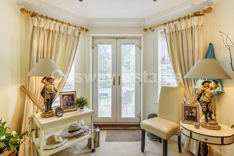 1 Compass Close, Edgware, HA8 8HU