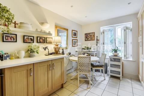 1 Compass Close, Edgware, HA8 8HU