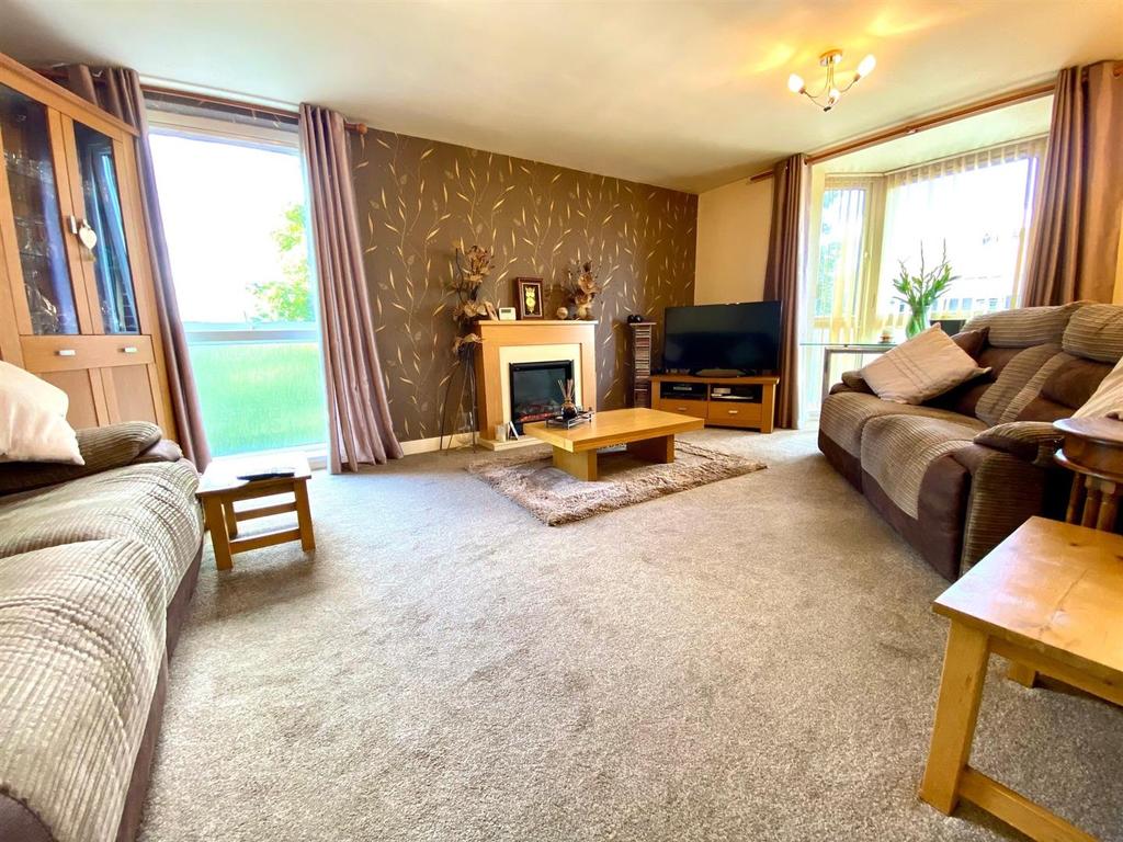 Hartington Court, Elland 2 bed apartment £70,000